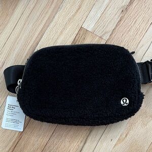Lululemon Everywhere Belt Bag Black Fleece